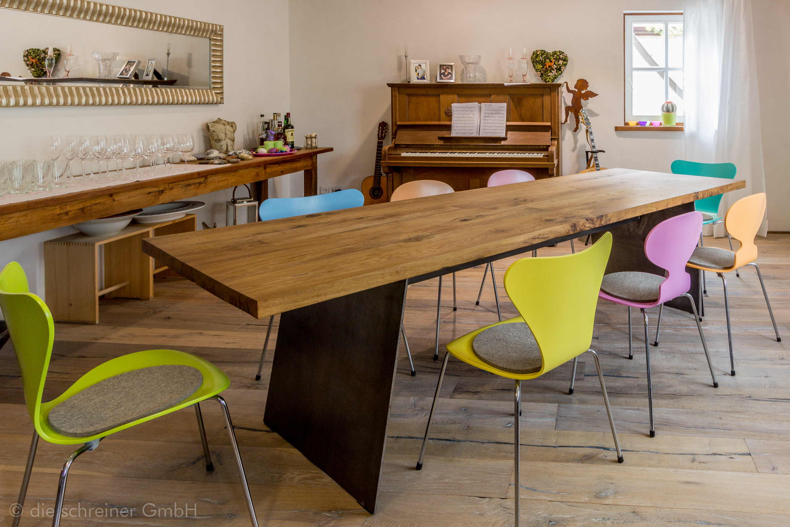 Tisch in Eiche rustikal und Stahl