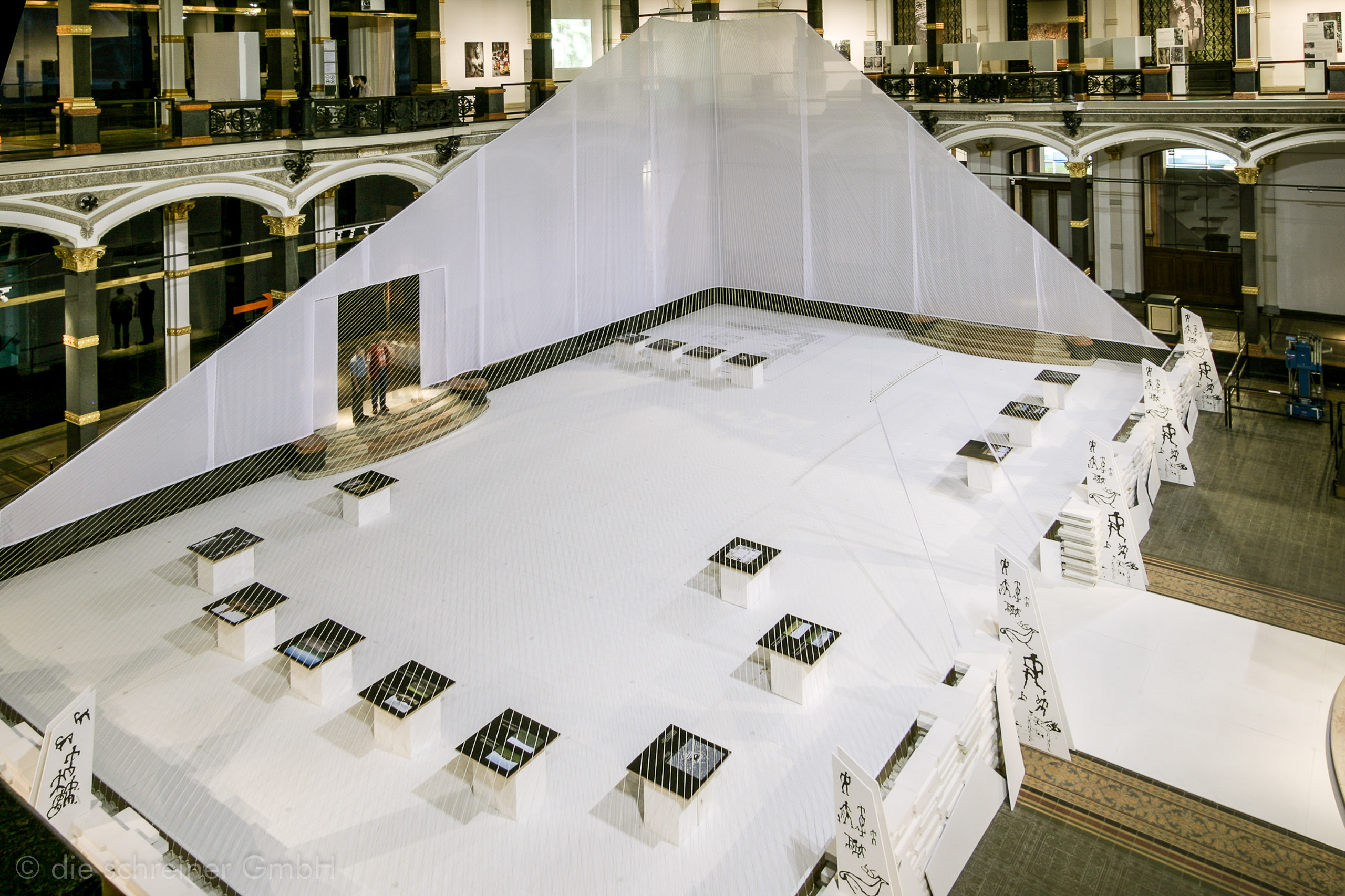 "Im Zeichen des goldenen Greifen"